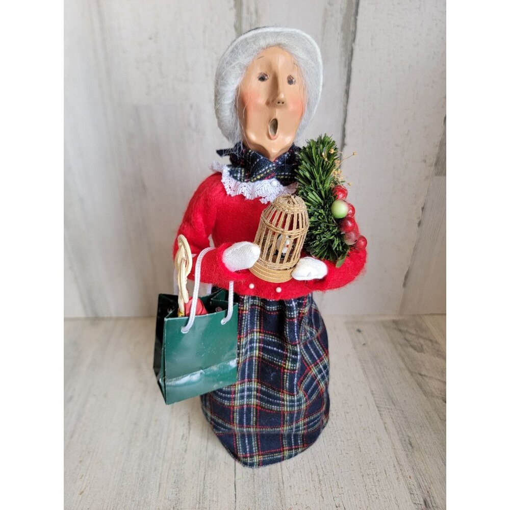 Byers Choice old lady bird in cage wreath vintage‎ caroler Xmas decor